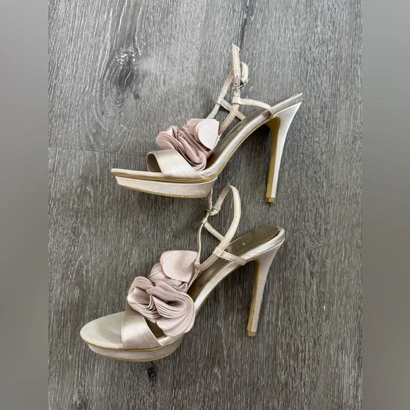 Never Worn Kate Preston Elegant Beige / Champagne Women's Floral Heels 7 1/2 - Picture 4 of 12
